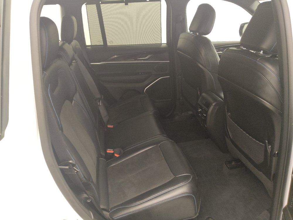 Used 2022 Jeep Grand Cherokee Trailhawk w/ Luxury Tech Group III AWD/4WD image 19