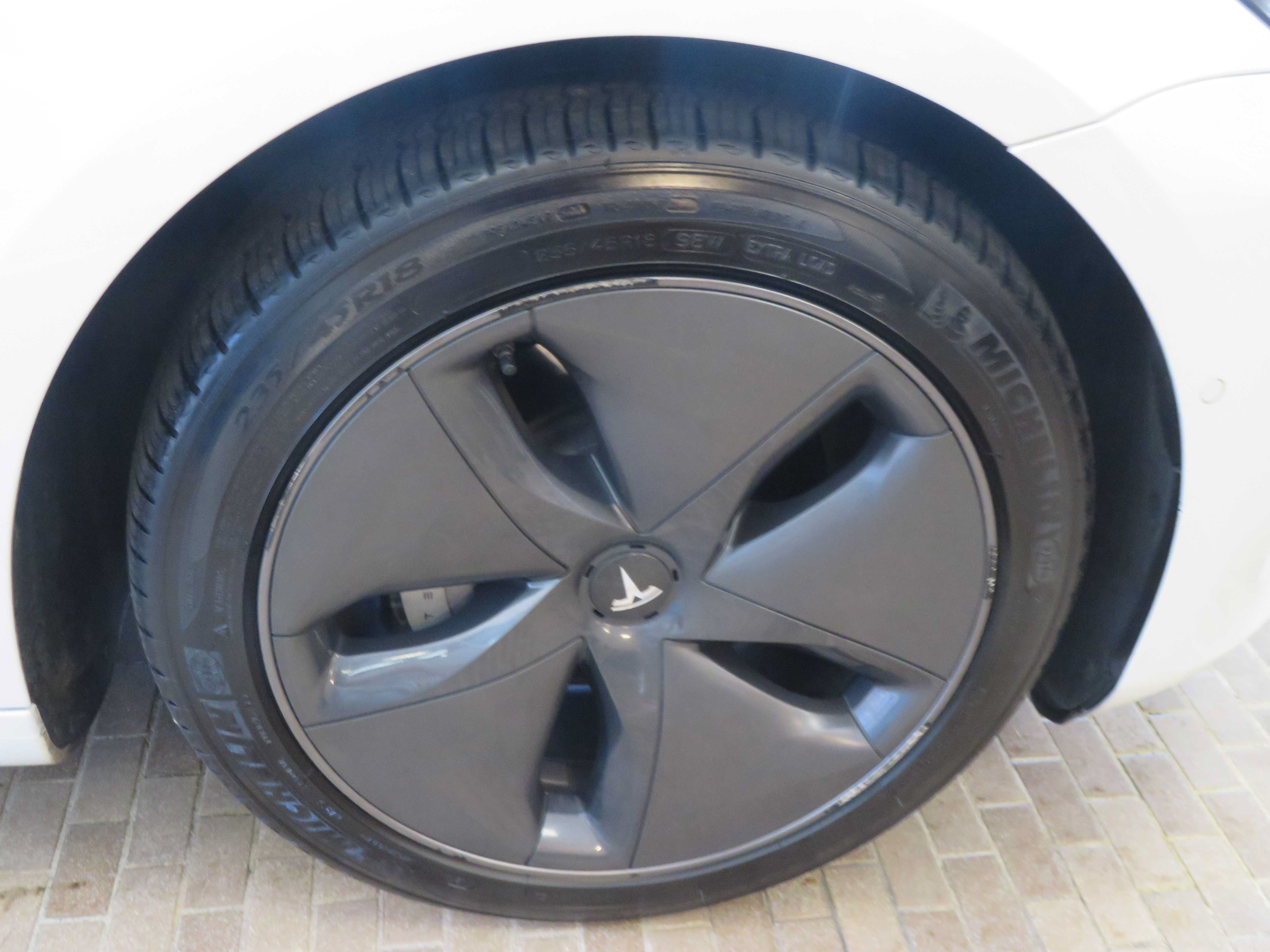 Used 2018 Tesla Model 3 Long Range AWD/4WD image 10