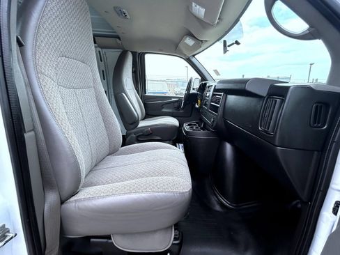 Used 2014 Chevrolet Express 1500 RWD image 17