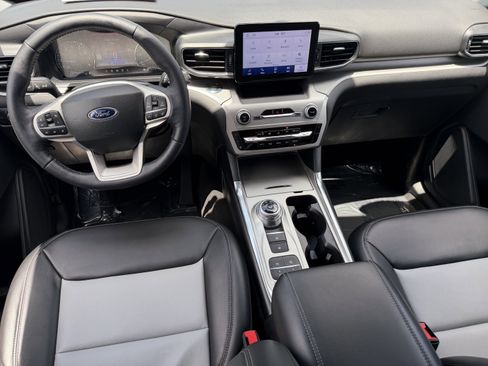 Used 2022 Ford Explorer XLT w/ Equipment Group 202A RWD image 13