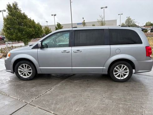Used 2019 Dodge Grand Caravan SXT FWD image 4