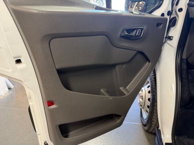 Used 2022 Ford Transit 350 DRW RWD image 8