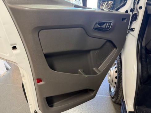 Used 2022 Ford Transit 350 DRW RWD image 8