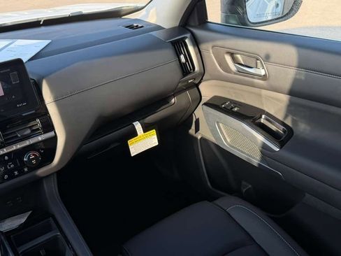 New 2026 Nissan Pathfinder SL FWD image 11