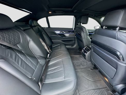 Used 2022 BMW 740i w/ M Sport Package image 19