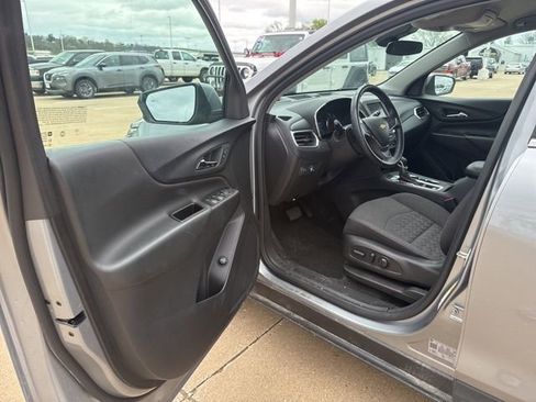 Used 2024 Chevrolet Equinox LT image 9