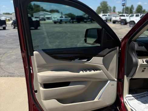 Used 2020 Cadillac Escalade ESV Premium Luxury image 24