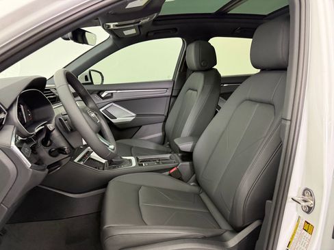 Used 2025 Audi Q3 2.0T Premium w/ Convenience Package image 5