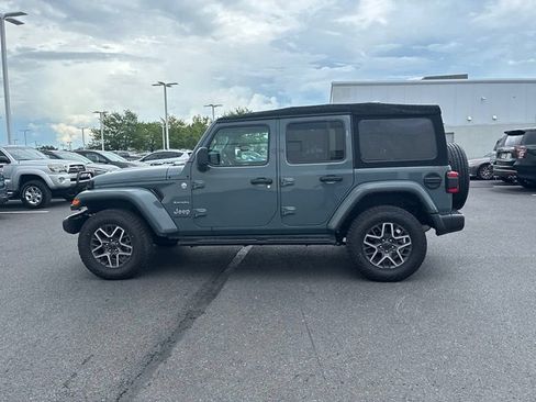 Used 2024 Jeep Wrangler Unlimited Sahara w/ Technology Group AWD/4WD image 16