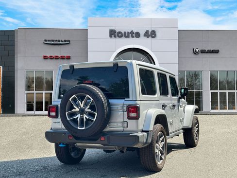 Used 2024 Jeep Wrangler Unlimited AWD/4WD image 5