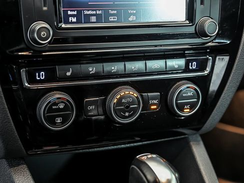 Used 2017 Volkswagen Jetta GLI FWD image 23
