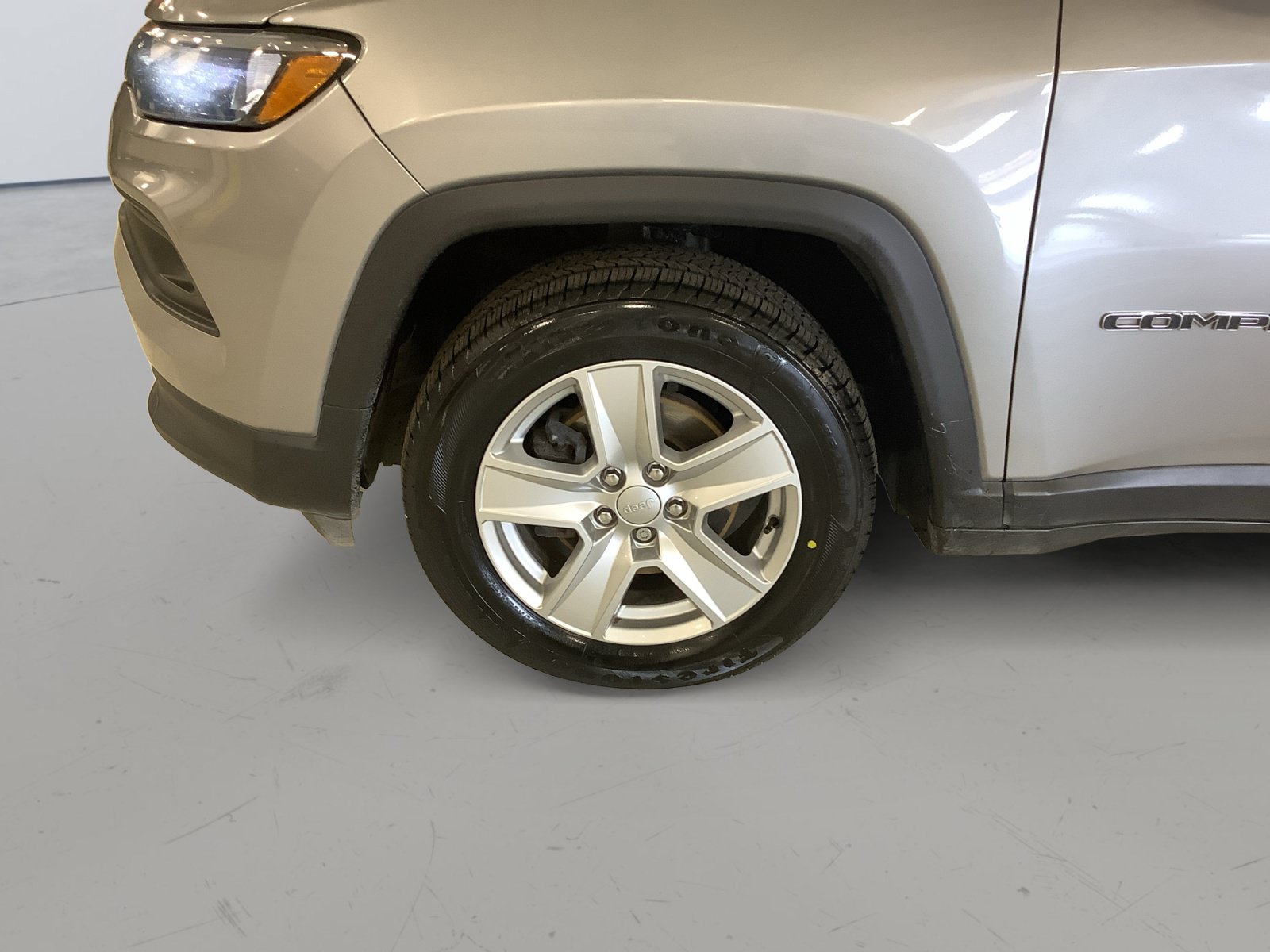 Used 2022 Jeep Compass Latitude FWD image 9