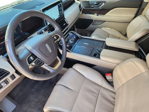 Used 2022 Lincoln Navigator 4WD image 7