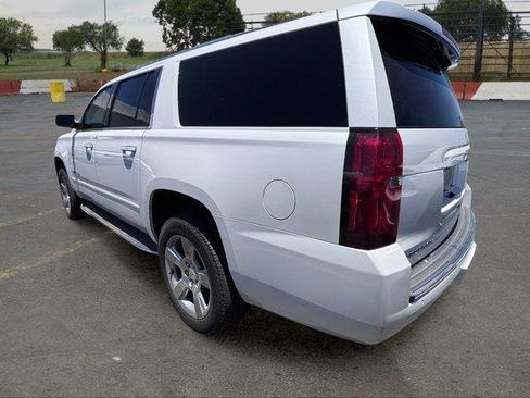 Used 2018 Chevrolet Suburban Premier AWD/4WD image 4