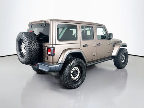 Used 2018 Jeep Wrangler Unlimited Sahara image 7