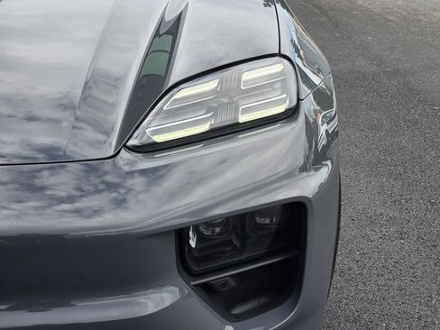 New 2026 Porsche Macan 4 Electric image 12