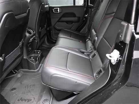 New 2025 Jeep Gladiator Rubicon image 17