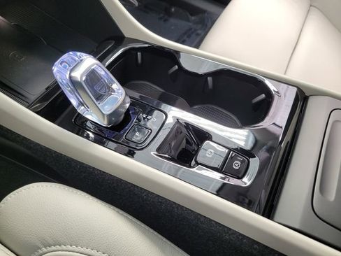 New 2026 Volvo XC40 B4 Plus w/ Climate Package FWD image 19