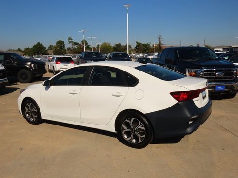 Used 2019 Kia Forte LXS image 13