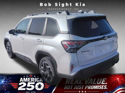 Used 2025 Subaru Forester Premium AWD/4WD image 3