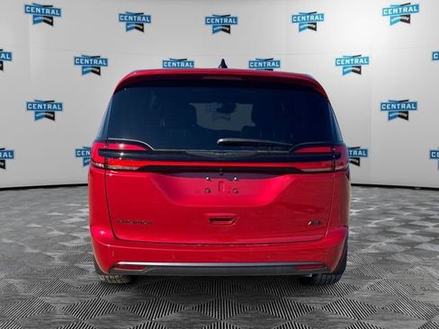 New 2026 Chrysler Pacifica Select AWD/4WD image 4