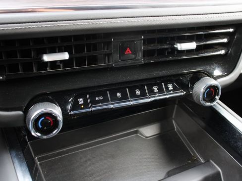 Used 2025 Chevrolet Suburban LS image 30