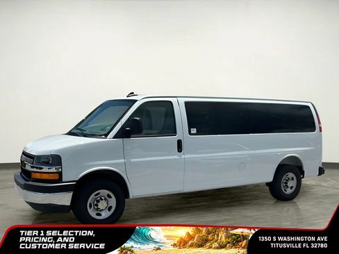 Used 2025 Chevrolet Express 3500 LT w/ LT Preferred Equipment Group RWD image 4
