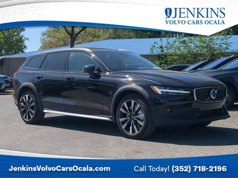 New 2025 Volvo V60 B5 Cross Country Ultra w/ Protection Package Premier image 1