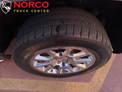 Used 2019 Cadillac Escalade ESV Luxury image 18