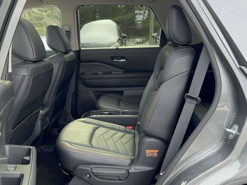 Used 2023 Nissan Pathfinder Platinum w/ Lighting Package (N93) image 9