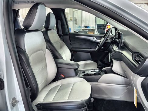 New 2025 Ford Escape SE FWD image 29