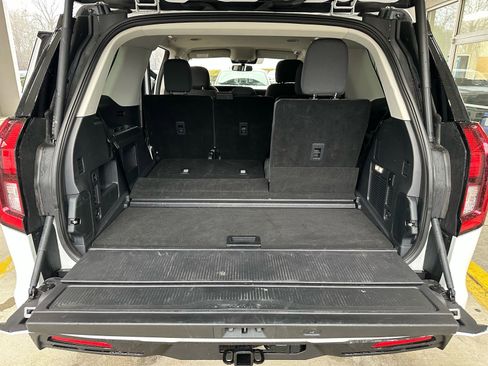 Certified 2025 Ford Expedition Active image 28