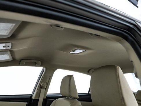 Used 2017 Toyota Corolla LE image 33