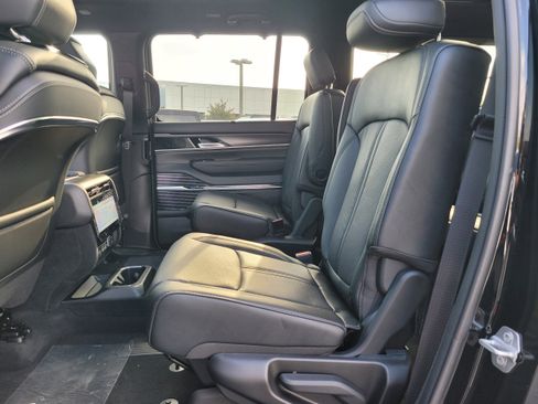 New 2026 Jeep Grand Wagoneer Summit AWD/4WD image 11