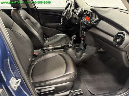 Used 2016 MINI Cooper 4-Door Hardtop image 5