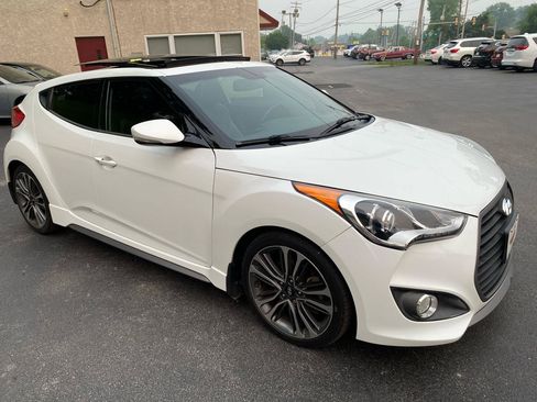 Used 2016 Hyundai Veloster Turbo w/ Option Group 04 FWD image 5