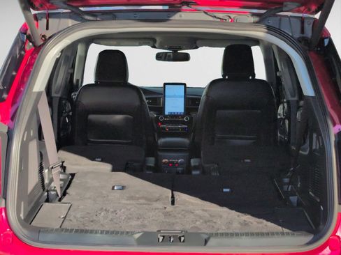 Used 2023 Ford Explorer Limited w/ Limited Technology Package image 4