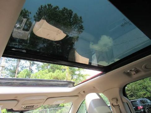 Used 2020 Ford Explorer XLT w/ Equipment Group 202A RWD image 25