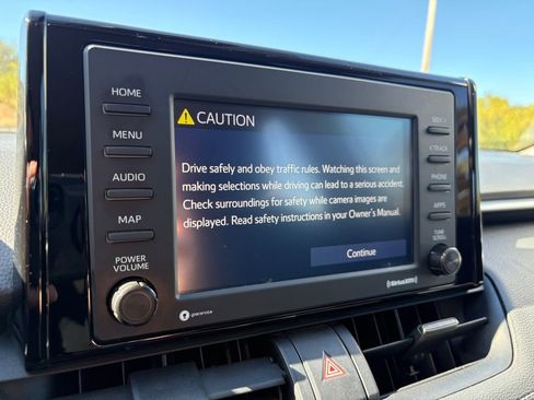 Used 2022 Toyota RAV4 LE image 22