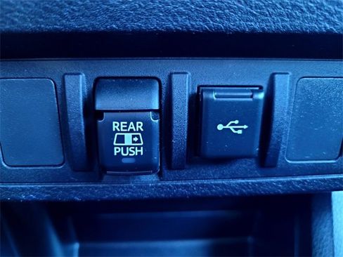 Used 2020 Toyota Tacoma V6 image 16