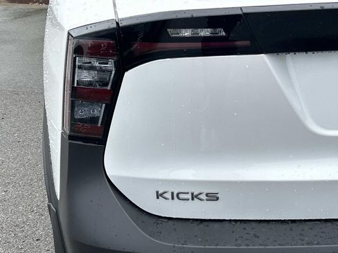 New 2026 Nissan Kicks SR FWD image 12