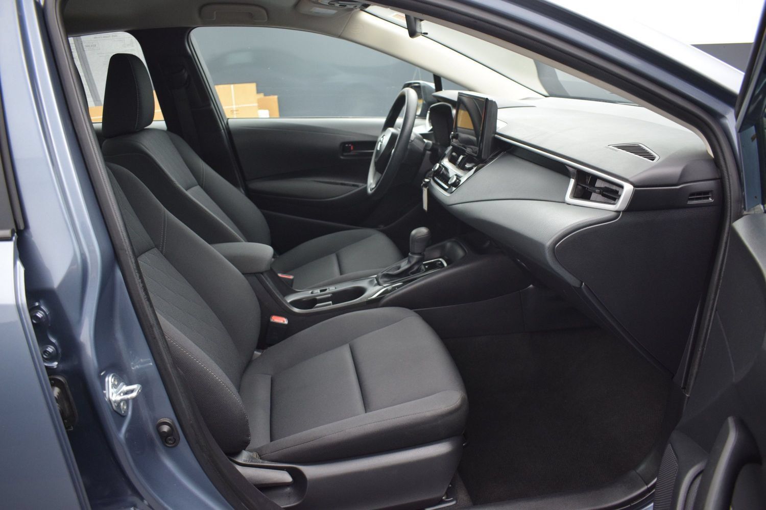 Used 2025 Toyota Corolla LE FWD image 10