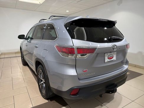 Used 2016 Toyota Highlander XLE AWD/4WD image 3