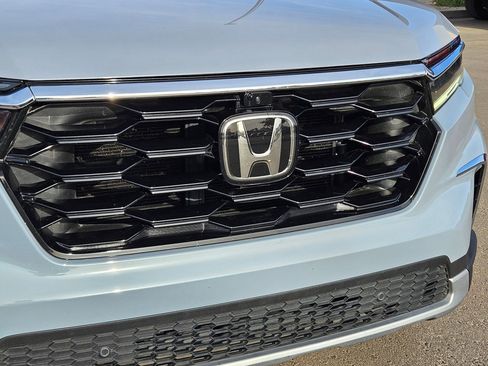 Used 2025 Honda Pilot Elite image 9