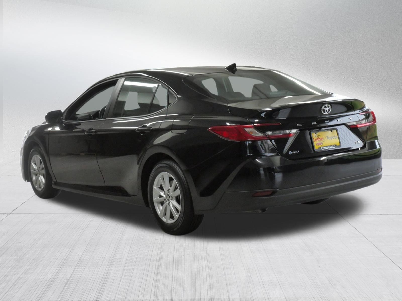 Used 2025 Toyota Camry LE FWD image 6