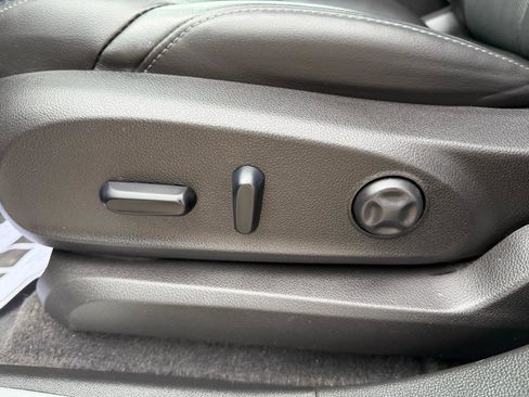 Used 2019 Buick Envision Essence image 27