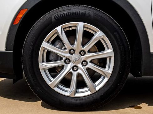 Used 2021 Cadillac XT4 Luxury w/ Cold Weather Package FWD image 6