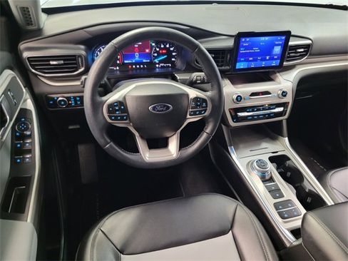 Used 2023 Ford Explorer XLT w/ Equipment Group 202A image 13