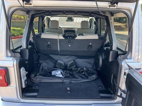Used 2022 Jeep Wrangler Unlimited Sahara image 21