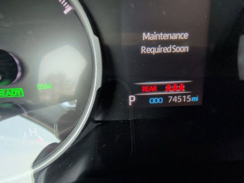 Used 2022 Toyota RAV4 XLE Premium image 16